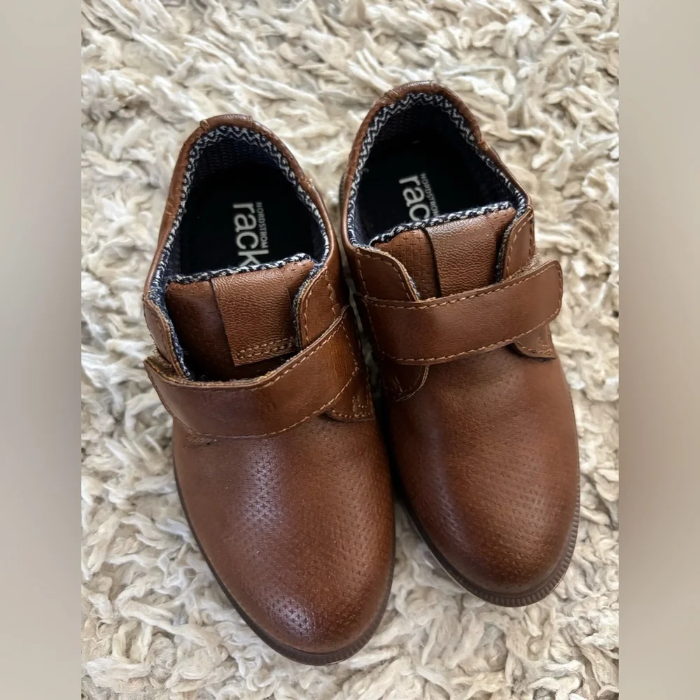 Nordstrom rack, little boys dress shoes, size 9 good condition